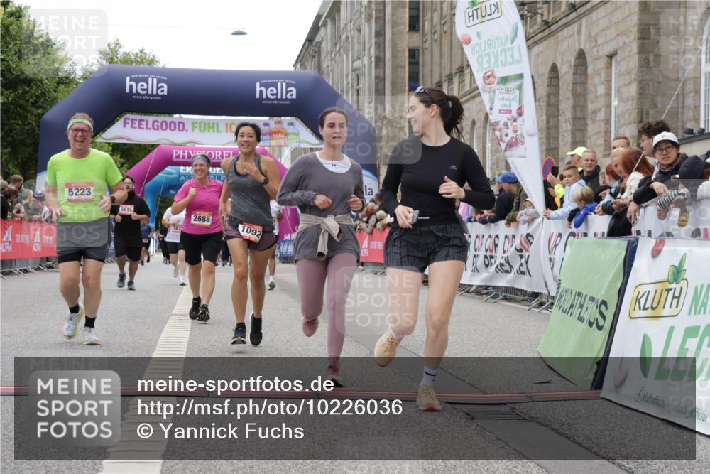 06.09.2026 - CURREX Alsterlauf Yannick Fuchs http://msf.ph/oto/10226036 06.09.2026 10:17:10 Ziel 1092, 2129, 2688, 3002, 3199, 3459, 3496, 3973, 5082, 5223, 8083 meine-sportfotos.de