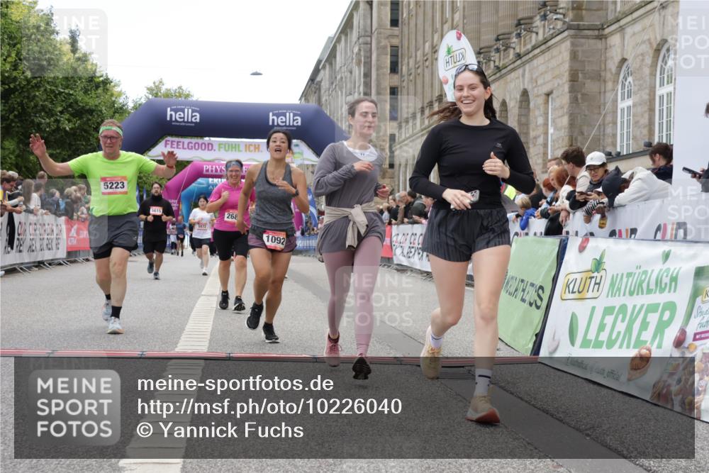 06.09.2026 - CURREX Alsterlauf Yannick Fuchs http://msf.ph/oto/10226040 06.09.2026 10:17:11 Ziel 1092, 2129, 2688, 3199, 3459, 3496, 3973, 5082, 5223, 5615, 5876, 8083 meine-sportfotos.de