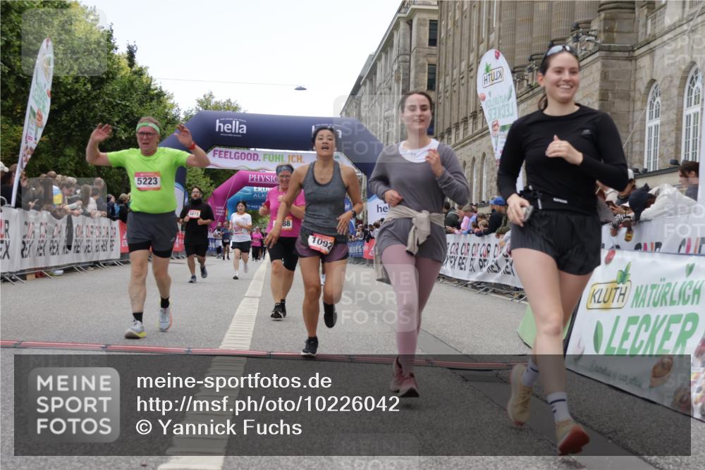 06.09.2026 - CURREX Alsterlauf Yannick Fuchs http://msf.ph/oto/10226042 06.09.2026 10:17:11 Ziel 1092, 2129, 2688, 3199, 3459, 3496, 3973, 5082, 5223, 5615, 5876, 8083 meine-sportfotos.de