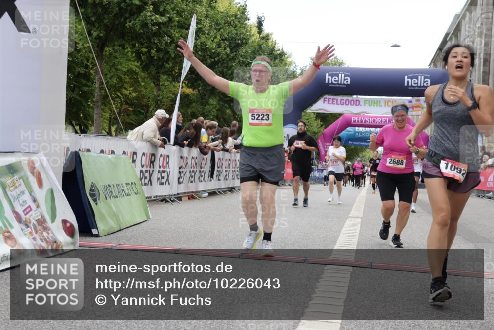06.09.2026 - CURREX Alsterlauf Yannick Fuchs http://msf.ph/oto/10226043 06.09.2026 10:17:12 Ziel 1092, 2129, 2688, 3199, 3459, 3496, 5082, 5223, 5615, 5872, 5876 meine-sportfotos.de