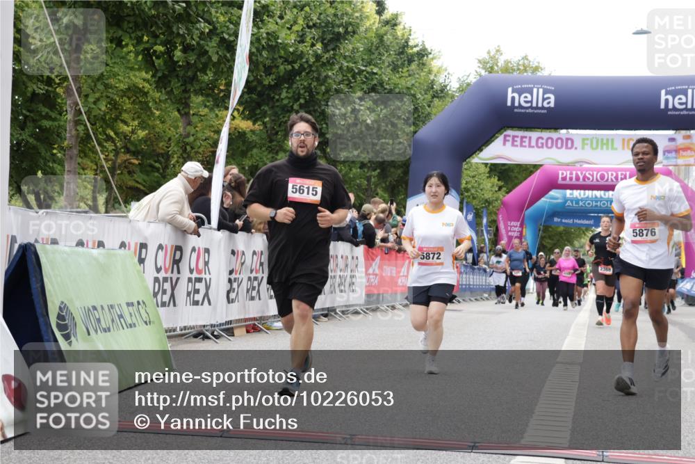 06.09.2026 - CURREX Alsterlauf Yannick Fuchs http://msf.ph/oto/10226053 06.09.2026 10:17:14 Ziel 1092, 2129, 2688, 3199, 3459, 3496, 5223, 5615, 5872, 5876 meine-sportfotos.de