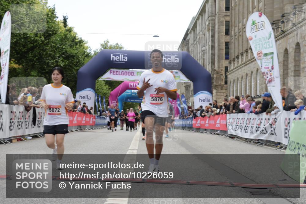 06.09.2026 - CURREX Alsterlauf Yannick Fuchs http://msf.ph/oto/10226059 06.09.2026 10:17:16 Ziel 1092, 2129, 2368, 2688, 2922, 3199, 3459, 5223, 5615, 5872, 5876, 6143 meine-sportfotos.de