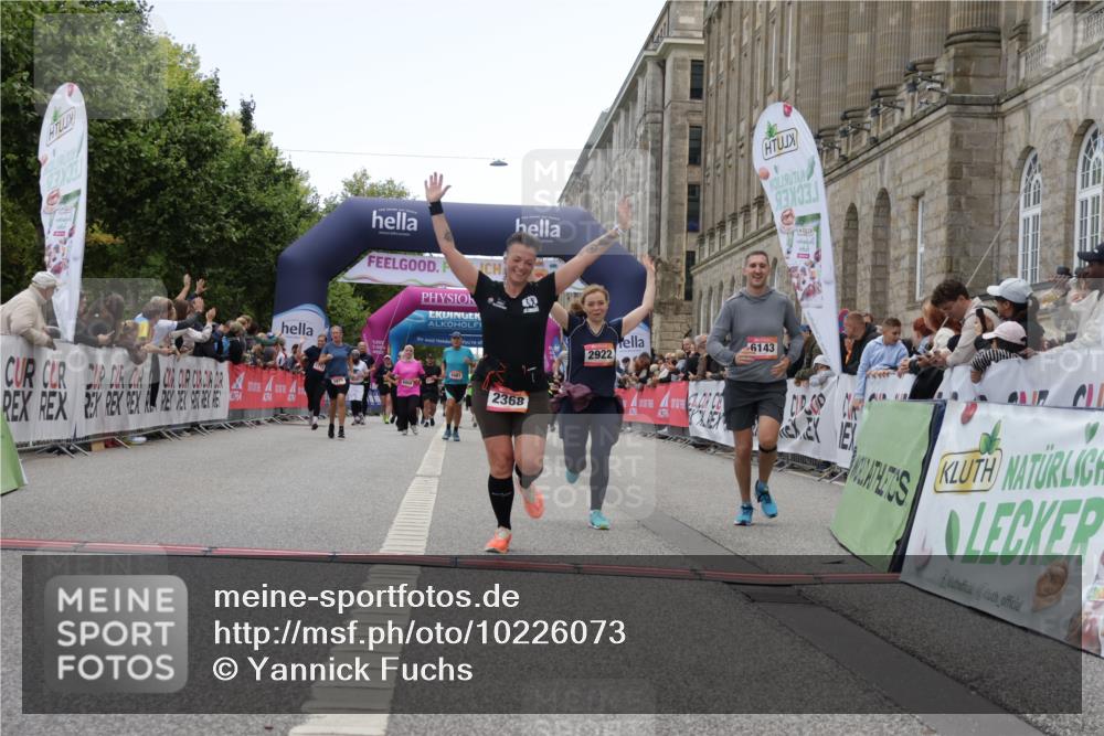 06.09.2026 - CURREX Alsterlauf Yannick Fuchs http://msf.ph/oto/10226073 06.09.2026 10:17:20 Ziel 2368, 2546, 2547, 2688, 2922, 5615, 5872, 5876, 6143 meine-sportfotos.de