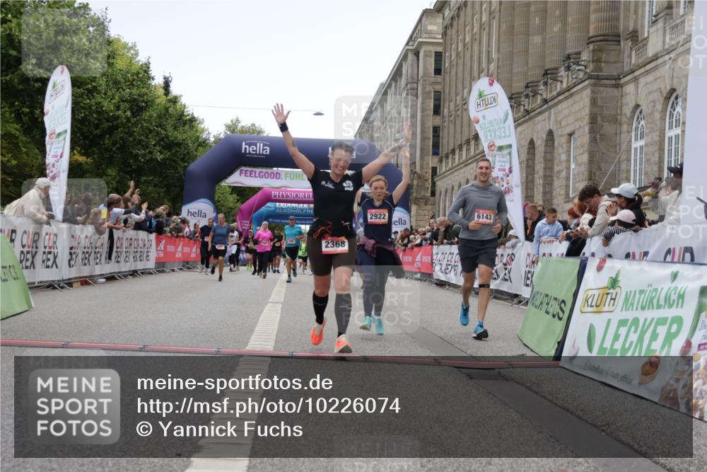 06.09.2026 - CURREX Alsterlauf Yannick Fuchs http://msf.ph/oto/10226074 06.09.2026 10:17:20 Ziel 2368, 2546, 2547, 2688, 2922, 5615, 5872, 5876, 6143 meine-sportfotos.de