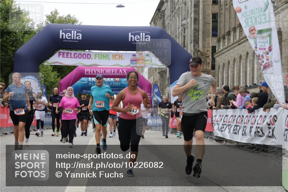 06.09.2026 - CURREX Alsterlauf Yannick Fuchs http://msf.ph/oto/10226082 06.09.2026 10:17:23 Ziel 2368, 2546, 2547, 2922, 5118, 5615, 5820, 5872, 5876, 6068, 6081, 6143 meine-sportfotos.de