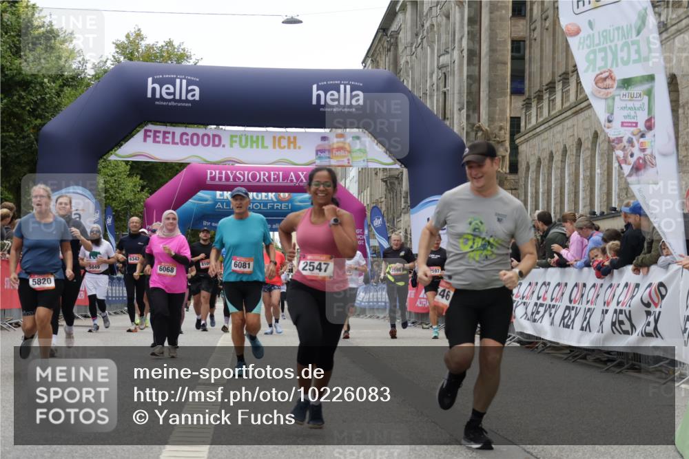 06.09.2026 - CURREX Alsterlauf Yannick Fuchs http://msf.ph/oto/10226083 06.09.2026 10:17:23 Ziel 2368, 2546, 2547, 2922, 5118, 5615, 5820, 5872, 5876, 6068, 6081, 6143 meine-sportfotos.de