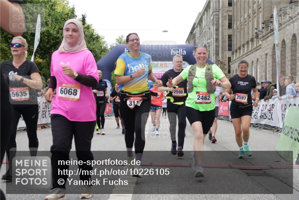 06.09.2026 - CURREX Alsterlauf Yannick Fuchs http://msf.ph/oto/10226105 06.09.2026 10:17:29 Ziel 2462, 2546, 2547, 2597, 2598, 2911, 2985, 3117, 3444, 3709, 5118, 5560, 5635, 5820, 5849, 6068, 6081, 6342, 6363, 8109 meine-sportfotos.de