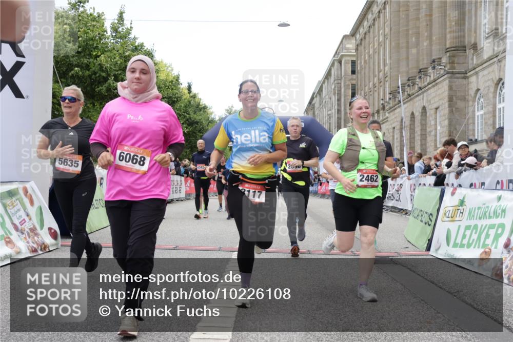 06.09.2026 - CURREX Alsterlauf Yannick Fuchs http://msf.ph/oto/10226108 06.09.2026 10:17:30 Ziel 2462, 2546, 2547, 2597, 2598, 2911, 2985, 3117, 3444, 3709, 5118, 5560, 5635, 5820, 5849, 6068, 6081, 6342, 6363, 8109 meine-sportfotos.de