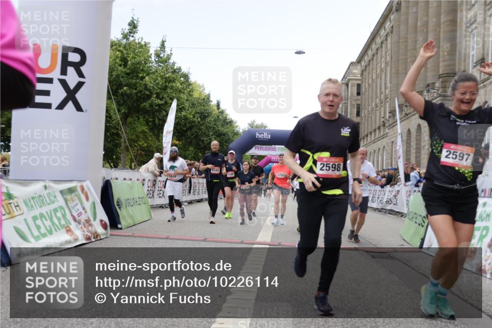 06.09.2026 - CURREX Alsterlauf Yannick Fuchs http://msf.ph/oto/10226114 06.09.2026 10:17:31 Ziel 2462, 2546, 2547, 2597, 2598, 2911, 2985, 3117, 3444, 3709, 5118, 5560, 5635, 5820, 5849, 6068, 6081, 6342, 6363, 8109 meine-sportfotos.de