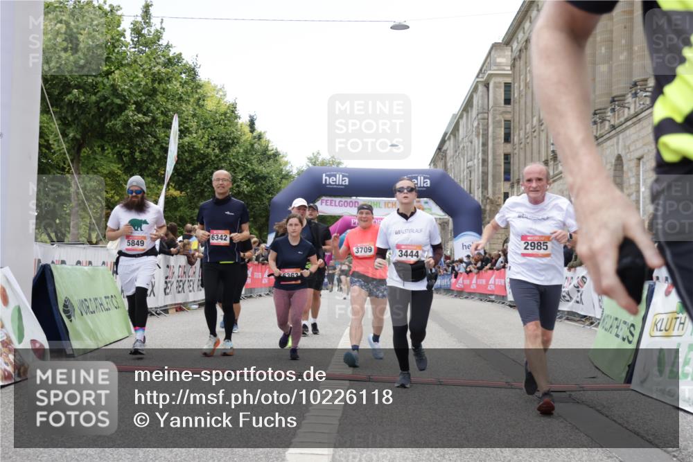 06.09.2026 - CURREX Alsterlauf Yannick Fuchs http://msf.ph/oto/10226118 06.09.2026 10:17:32 Ziel 2462, 2546, 2597, 2598, 2911, 2985, 3117, 3444, 3709, 5118, 5560, 5635, 5820, 5849, 6068, 6081, 6342, 6363, 8109 meine-sportfotos.de