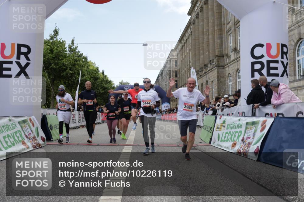 06.09.2026 - CURREX Alsterlauf Yannick Fuchs http://msf.ph/oto/10226119 06.09.2026 10:17:32 Ziel 2462, 2546, 2597, 2598, 2911, 2985, 3117, 3444, 3709, 5118, 5560, 5635, 5820, 5849, 6068, 6081, 6342, 6363, 8109 meine-sportfotos.de
