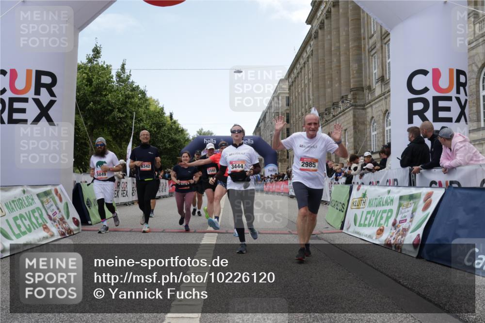 06.09.2026 - CURREX Alsterlauf Yannick Fuchs http://msf.ph/oto/10226120 06.09.2026 10:17:33 Ziel 2462, 2597, 2598, 2911, 2985, 3117, 3444, 3709, 5118, 5560, 5635, 5820, 5849, 6068, 6081, 6342, 6363, 8109 meine-sportfotos.de