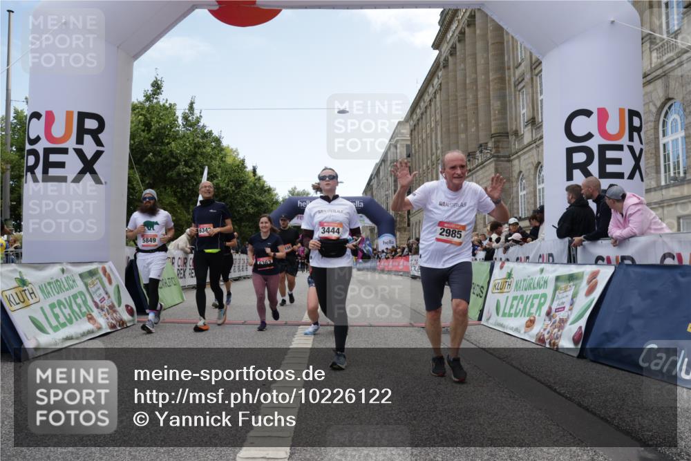 06.09.2026 - CURREX Alsterlauf Yannick Fuchs http://msf.ph/oto/10226122 06.09.2026 10:17:33 Ziel 2462, 2597, 2598, 2911, 2985, 3117, 3444, 3709, 5118, 5560, 5635, 5820, 5849, 6068, 6081, 6342, 6363, 8109 meine-sportfotos.de