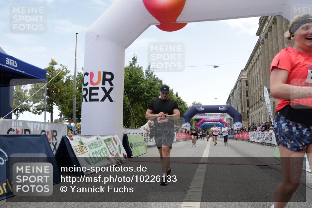 06.09.2026 - CURREX Alsterlauf Yannick Fuchs http://msf.ph/oto/10226133 06.09.2026 10:17:37 Ziel 2070, 2597, 2598, 2911, 2985, 3444, 3709, 3797, 3823, 5491, 5560, 5849, 6342, 6363, 8109 meine-sportfotos.de