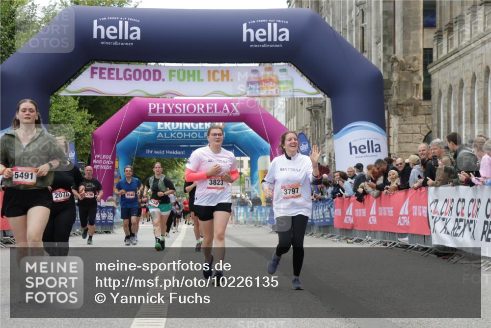 06.09.2026 - CURREX Alsterlauf Yannick Fuchs http://msf.ph/oto/10226135 06.09.2026 10:17:38 Ziel 2070, 2911, 2985, 3444, 3709, 3797, 3823, 5491, 5560, 5849, 6342, 6363, 8109 meine-sportfotos.de
