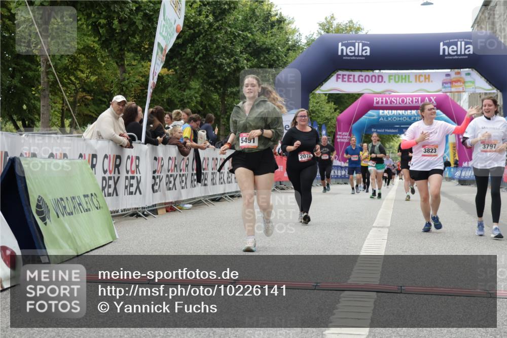 06.09.2026 - CURREX Alsterlauf Yannick Fuchs http://msf.ph/oto/10226141 06.09.2026 10:17:39 Ziel 2070, 2911, 2985, 3444, 3709, 3797, 3823, 5491, 5560, 5849, 6342, 6363, 8109 meine-sportfotos.de