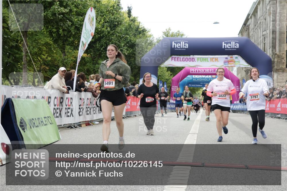 06.09.2026 - CURREX Alsterlauf Yannick Fuchs http://msf.ph/oto/10226145 06.09.2026 10:17:40 Ziel 2070, 2911, 3709, 3797, 3823, 5491, 5560, 5849, 6342, 6363, 8109 meine-sportfotos.de