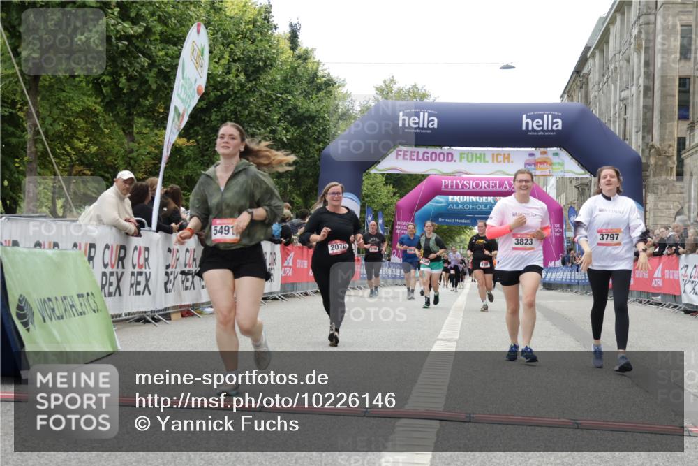 06.09.2026 - CURREX Alsterlauf Yannick Fuchs http://msf.ph/oto/10226146 06.09.2026 10:17:40 Ziel 2070, 2911, 3709, 3797, 3823, 5491, 5560, 5849, 6342, 6363, 8109 meine-sportfotos.de