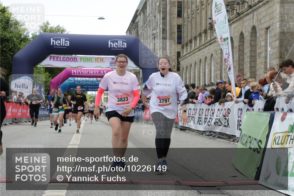 06.09.2026 - CURREX Alsterlauf Yannick Fuchs http://msf.ph/oto/10226149 06.09.2026 10:17:41 Ziel 2070, 2911, 3797, 3823, 5491, 8109 meine-sportfotos.de