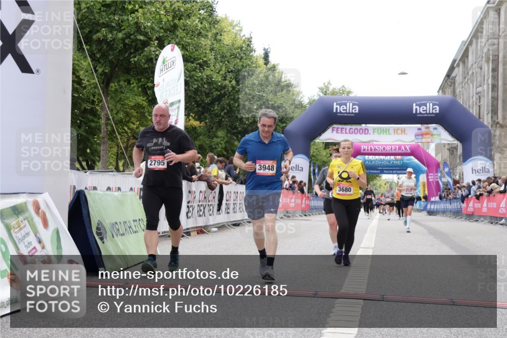 06.09.2026 - CURREX Alsterlauf Yannick Fuchs http://msf.ph/oto/10226185 06.09.2026 10:17:49 Ziel 2070, 2645, 2795, 3680, 3797, 3823, 3948, 4757, 4759, 5177 meine-sportfotos.de