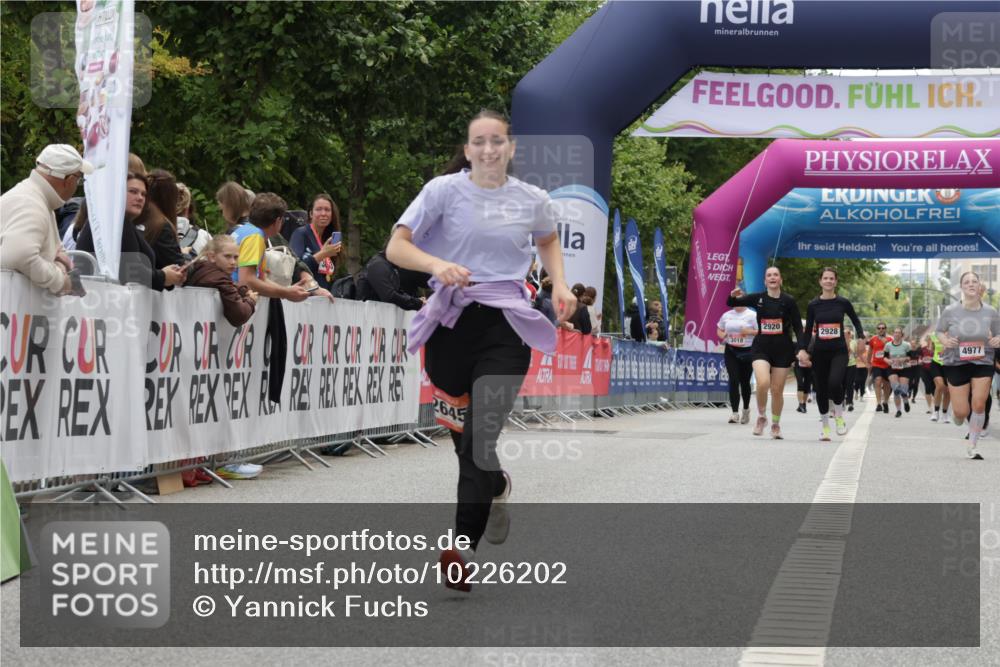 06.09.2026 - CURREX Alsterlauf Yannick Fuchs http://msf.ph/oto/10226202 06.09.2026 10:17:52 Ziel 2645, 2710, 2795, 3680, 3948, 4757, 4759, 5177 meine-sportfotos.de