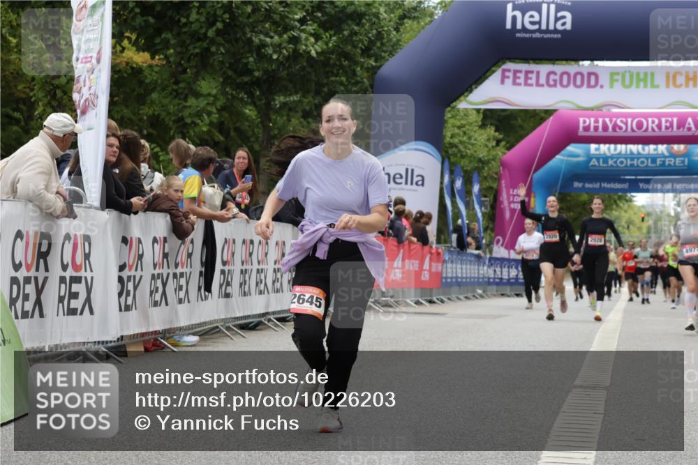06.09.2026 - CURREX Alsterlauf Yannick Fuchs http://msf.ph/oto/10226203 06.09.2026 10:17:53 Ziel 2645, 2710, 2795, 3680, 3948, 4757, 4759, 5177 meine-sportfotos.de