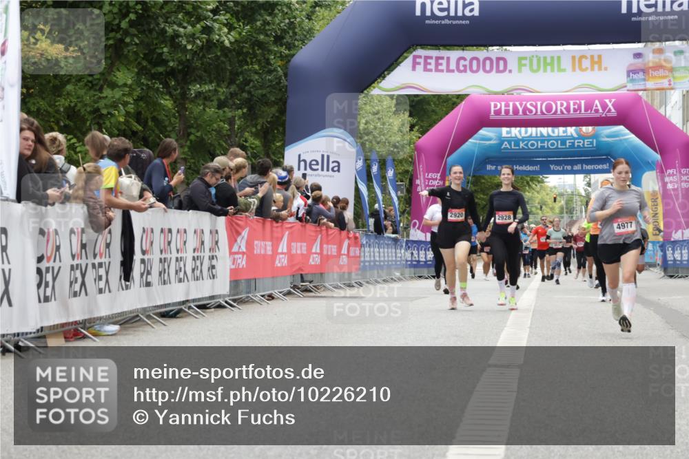 06.09.2026 - CURREX Alsterlauf Yannick Fuchs http://msf.ph/oto/10226210 06.09.2026 10:17:54 Ziel 2645, 2710, 2795, 3680, 3948, 4757, 4759, 4977, 5177 meine-sportfotos.de