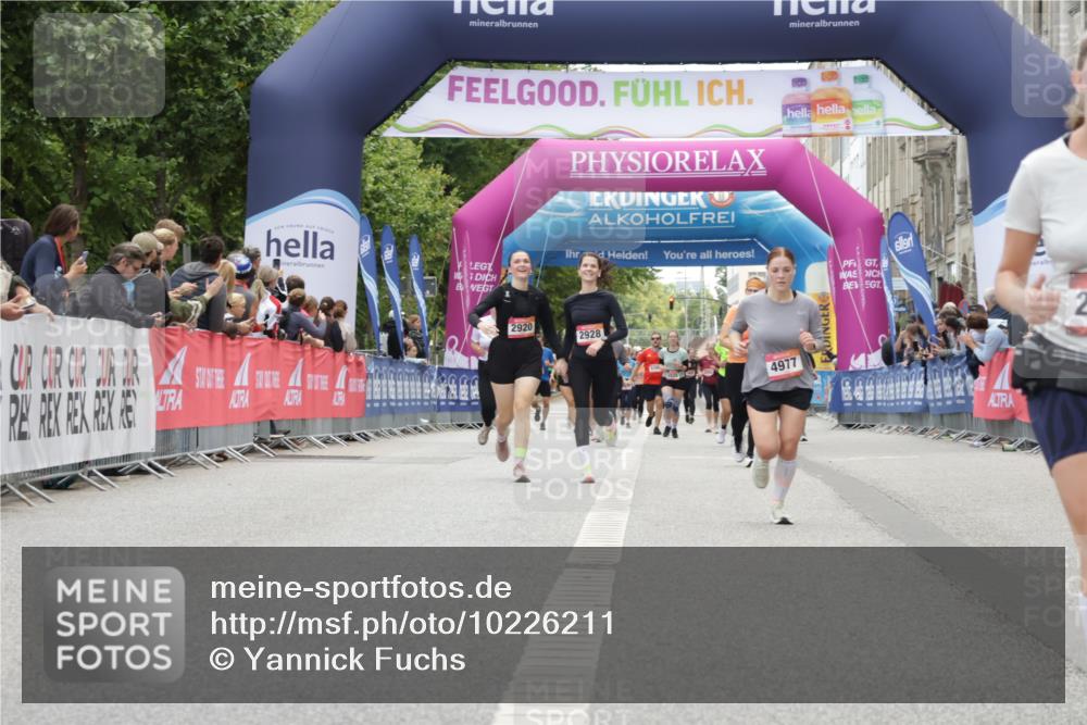 06.09.2026 - CURREX Alsterlauf Yannick Fuchs http://msf.ph/oto/10226211 06.09.2026 10:17:54 Ziel 2645, 2710, 2795, 3680, 3948, 4757, 4759, 4977, 5177 meine-sportfotos.de
