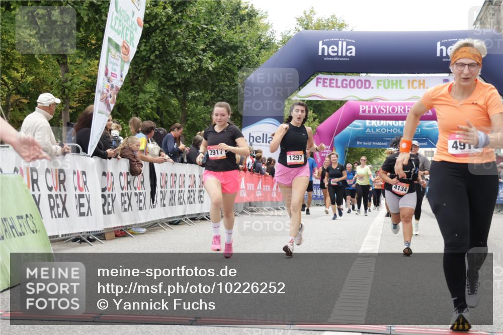 06.09.2026 - CURREX Alsterlauf Yannick Fuchs http://msf.ph/oto/10226252 06.09.2026 10:18:04 Ziel 1297, 2920, 2928, 3018, 3917, 4134, 4906, 4915, 4977 meine-sportfotos.de