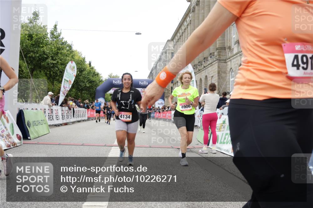06.09.2026 - CURREX Alsterlauf Yannick Fuchs http://msf.ph/oto/10226271 06.09.2026 10:18:08 Ziel 1297, 2026, 2208, 2209, 2920, 2928, 3018, 3917, 4134, 4232, 4906, 4915 meine-sportfotos.de