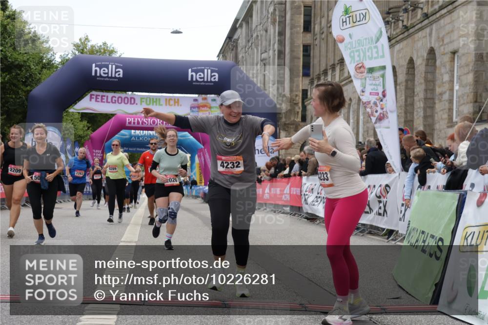 06.09.2026 - CURREX Alsterlauf Yannick Fuchs http://msf.ph/oto/10226281 06.09.2026 10:18:10 Ziel 1297, 2026, 2208, 2209, 3018, 3917, 4134, 4232, 4906, 4915, 6339, 8290 meine-sportfotos.de