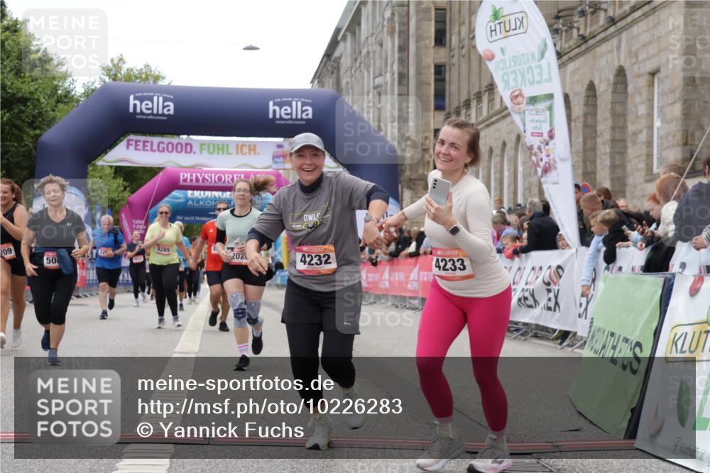 06.09.2026 - CURREX Alsterlauf Yannick Fuchs http://msf.ph/oto/10226283 06.09.2026 10:18:10 Ziel 1297, 2026, 2208, 2209, 3018, 3917, 4134, 4232, 4906, 4915, 6339, 8290 meine-sportfotos.de