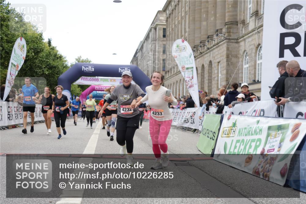 06.09.2026 - CURREX Alsterlauf Yannick Fuchs http://msf.ph/oto/10226285 06.09.2026 10:18:10 Ziel 1297, 2026, 2208, 2209, 3018, 3917, 4134, 4232, 4906, 4915, 6339, 8290 meine-sportfotos.de