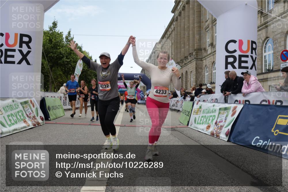 06.09.2026 - CURREX Alsterlauf Yannick Fuchs http://msf.ph/oto/10226289 06.09.2026 10:18:12 Ziel 1297, 2026, 2208, 2209, 2262, 3917, 4134, 4232, 4906, 5050, 6339, 8290 meine-sportfotos.de