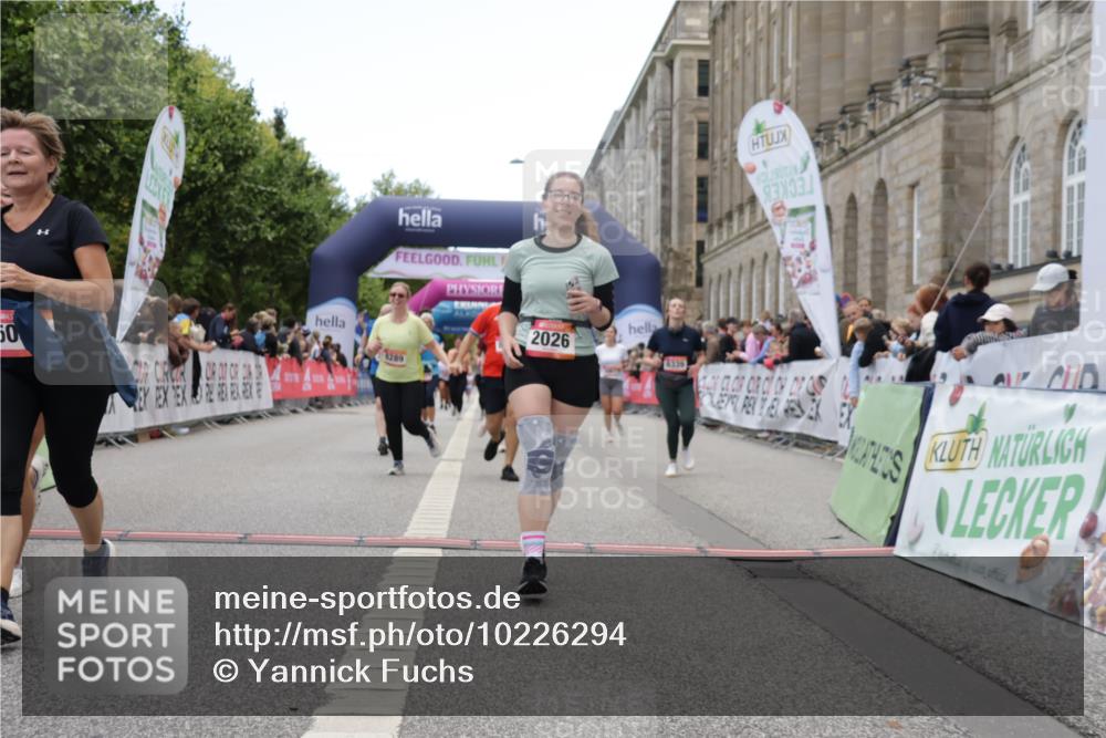 06.09.2026 - CURREX Alsterlauf Yannick Fuchs http://msf.ph/oto/10226294 06.09.2026 10:18:13 Ziel 1297, 2026, 2208, 2209, 2262, 3083, 3917, 4134, 4232, 4479, 4906, 5050, 6339, 8290 meine-sportfotos.de