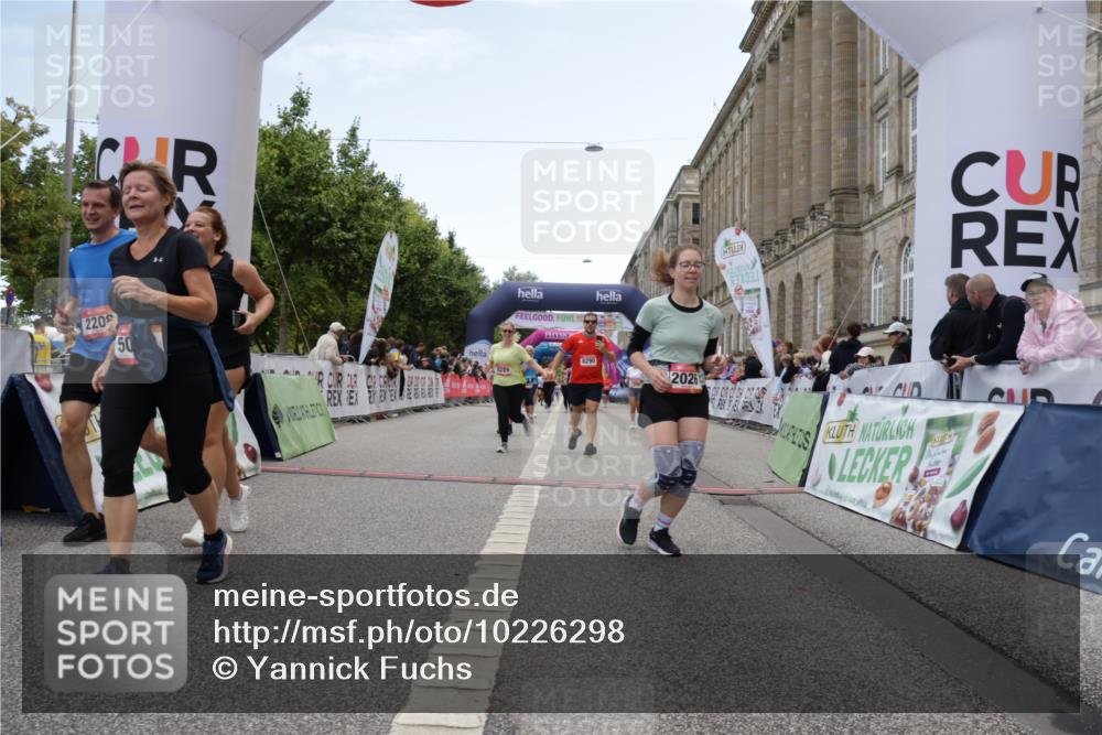 06.09.2026 - CURREX Alsterlauf Yannick Fuchs http://msf.ph/oto/10226298 06.09.2026 10:18:14 Ziel 1297, 2026, 2208, 2209, 2262, 3083, 4134, 4232, 4479, 4632, 4644, 4906, 5050, 6339, 8290 meine-sportfotos.de