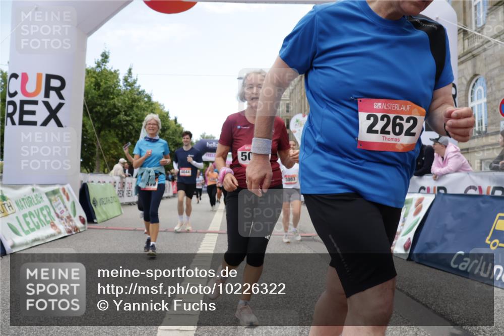 06.09.2026 - CURREX Alsterlauf Yannick Fuchs http://msf.ph/oto/10226322 06.09.2026 10:18:19 Ziel 2026, 2208, 2209, 2262, 2381, 3083, 3682, 3683, 4186, 4391, 4479, 4632, 4644, 5050, 5572, 6339, 8290 meine-sportfotos.de
