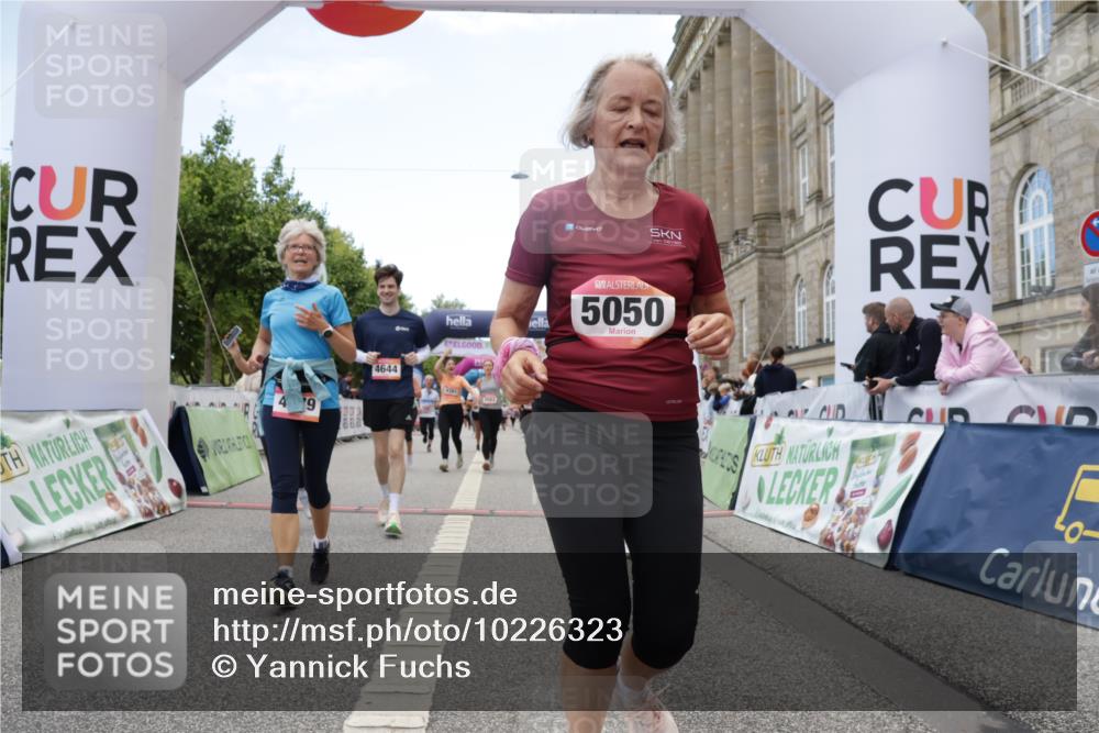 06.09.2026 - CURREX Alsterlauf Yannick Fuchs http://msf.ph/oto/10226323 06.09.2026 10:18:19 Ziel 2026, 2208, 2209, 2262, 2381, 3083, 3682, 3683, 4186, 4391, 4479, 4632, 4644, 5050, 5572, 6339, 8290 meine-sportfotos.de