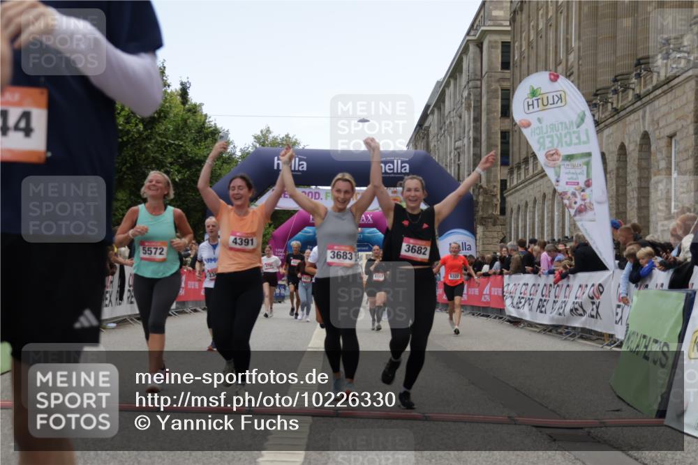 06.09.2026 - CURREX Alsterlauf Yannick Fuchs http://msf.ph/oto/10226330 06.09.2026 10:18:21 Ziel 2262, 2381, 3083, 3682, 3683, 4186, 4391, 4479, 4632, 4644, 5050, 5572, 6321, 6322, 6339, 8290 meine-sportfotos.de