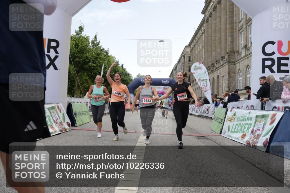 06.09.2026 - CURREX Alsterlauf Yannick Fuchs http://msf.ph/oto/10226336 06.09.2026 10:18:22 Ziel 2262, 2381, 3083, 3682, 3683, 4107, 4186, 4391, 4479, 4632, 4644, 5050, 5572, 6321, 6322, 6339, 8290 meine-sportfotos.de