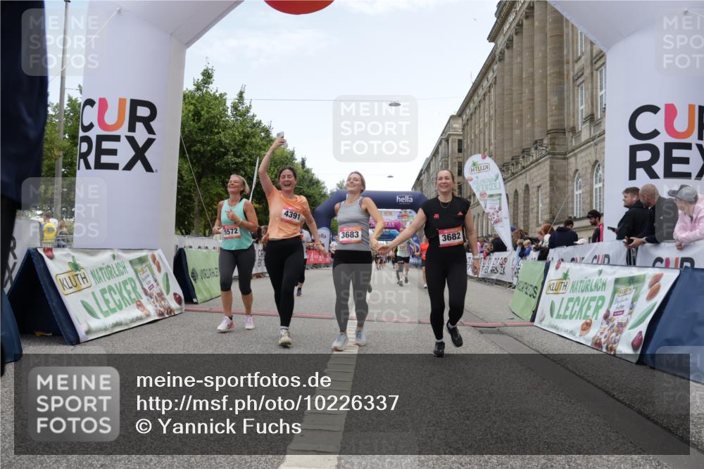 06.09.2026 - CURREX Alsterlauf Yannick Fuchs http://msf.ph/oto/10226337 06.09.2026 10:18:22 Ziel 2262, 2381, 3083, 3682, 3683, 4107, 4186, 4391, 4479, 4632, 4644, 5050, 5572, 6321, 6322, 6339, 8290 meine-sportfotos.de