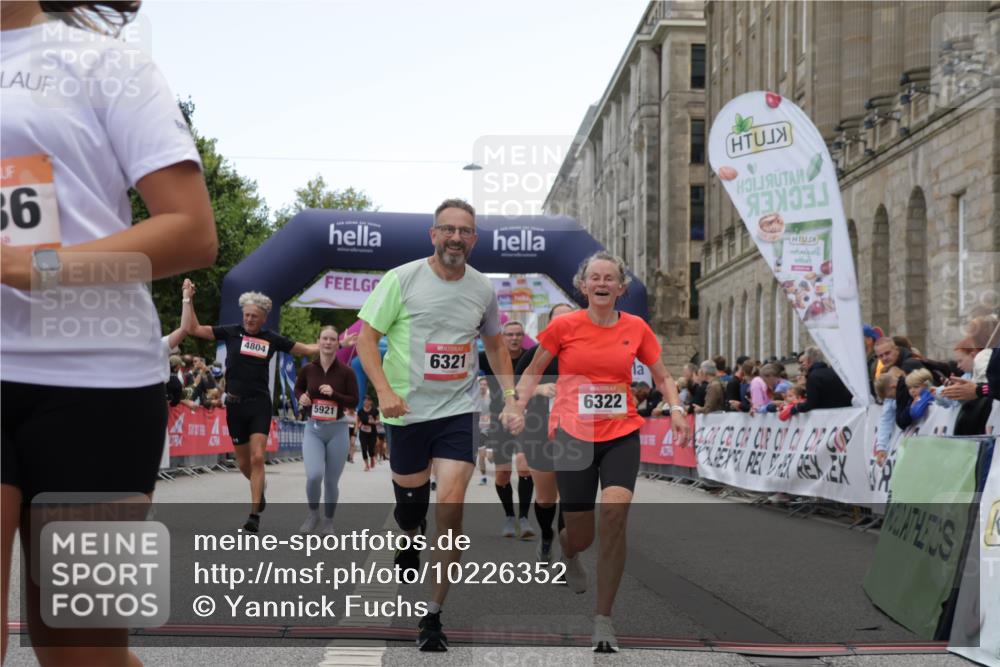 06.09.2026 - CURREX Alsterlauf Yannick Fuchs http://msf.ph/oto/10226352 06.09.2026 10:18:25 Ziel 2381, 2804, 3083, 3654, 3682, 3683, 4107, 4186, 4391, 4479, 4632, 4644, 4795, 4804, 5572, 5921, 6321, 6322 meine-sportfotos.de