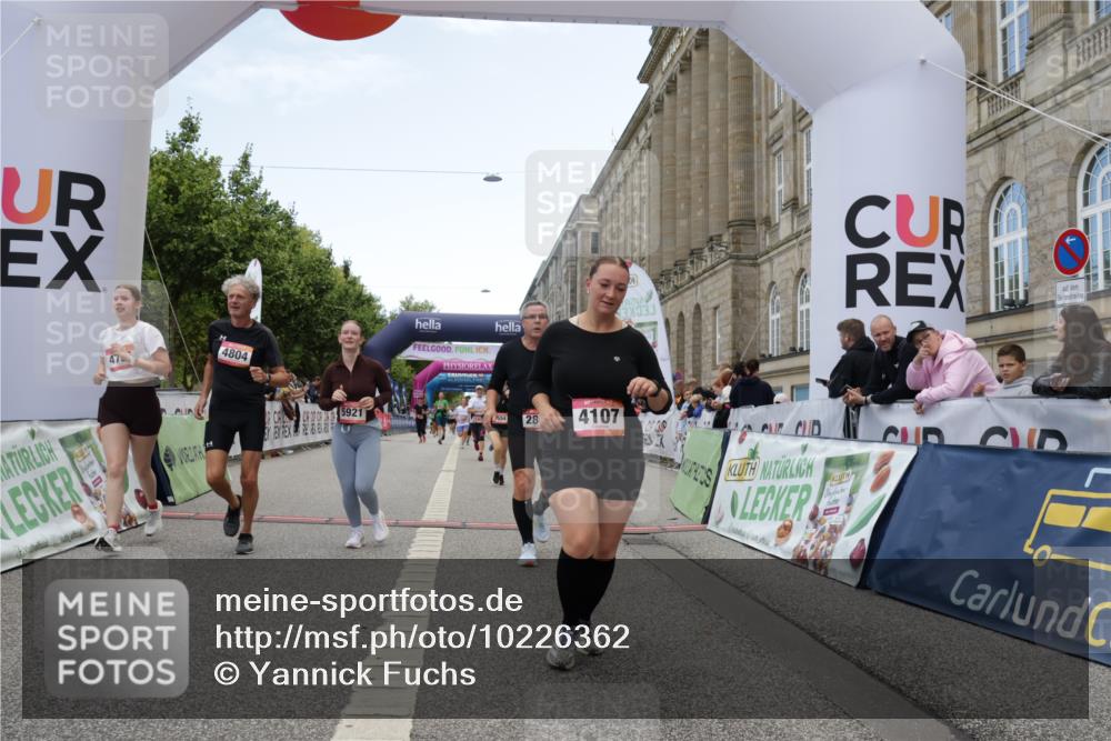 06.09.2026 - CURREX Alsterlauf Yannick Fuchs http://msf.ph/oto/10226362 06.09.2026 10:18:28 Ziel 2349, 2381, 2804, 3358, 3654, 3682, 3683, 4107, 4186, 4391, 4795, 4804, 5572, 5921, 6321, 6322 meine-sportfotos.de