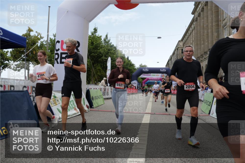 06.09.2026 - CURREX Alsterlauf Yannick Fuchs http://msf.ph/oto/10226366 06.09.2026 10:18:29 Ziel 2349, 2381, 2804, 2960, 3358, 3654, 4107, 4186, 4795, 4804, 5572, 5921, 6321, 6322 meine-sportfotos.de