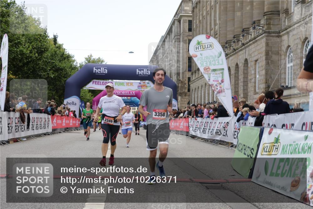 06.09.2026 - CURREX Alsterlauf Yannick Fuchs http://msf.ph/oto/10226371 06.09.2026 10:18:31 Ziel 2349, 2381, 2656, 2804, 2960, 3358, 3654, 4107, 4795, 4804, 5921, 6321, 6322, 8001 meine-sportfotos.de