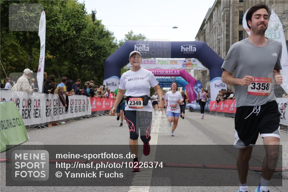 06.09.2026 - CURREX Alsterlauf Yannick Fuchs http://msf.ph/oto/10226374 06.09.2026 10:18:32 Ziel 2349, 2656, 2804, 2960, 3358, 3654, 4107, 4795, 4804, 5921, 6321, 6322, 8001 meine-sportfotos.de