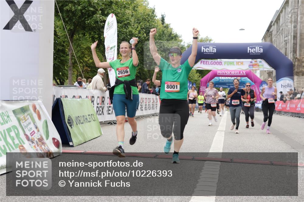 06.09.2026 - CURREX Alsterlauf Yannick Fuchs http://msf.ph/oto/10226393 06.09.2026 10:18:36 Ziel 2271, 2287, 2349, 2651, 2656, 2960, 3052, 3358, 3654, 4648, 8001 meine-sportfotos.de