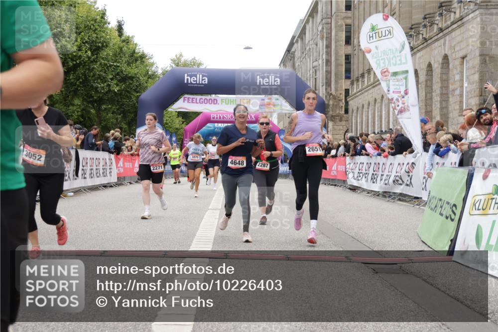06.09.2026 - CURREX Alsterlauf Yannick Fuchs http://msf.ph/oto/10226403 06.09.2026 10:18:38 Ziel 2271, 2287, 2349, 2651, 2656, 2960, 3052, 3358, 3875, 3879, 4648, 8001 meine-sportfotos.de