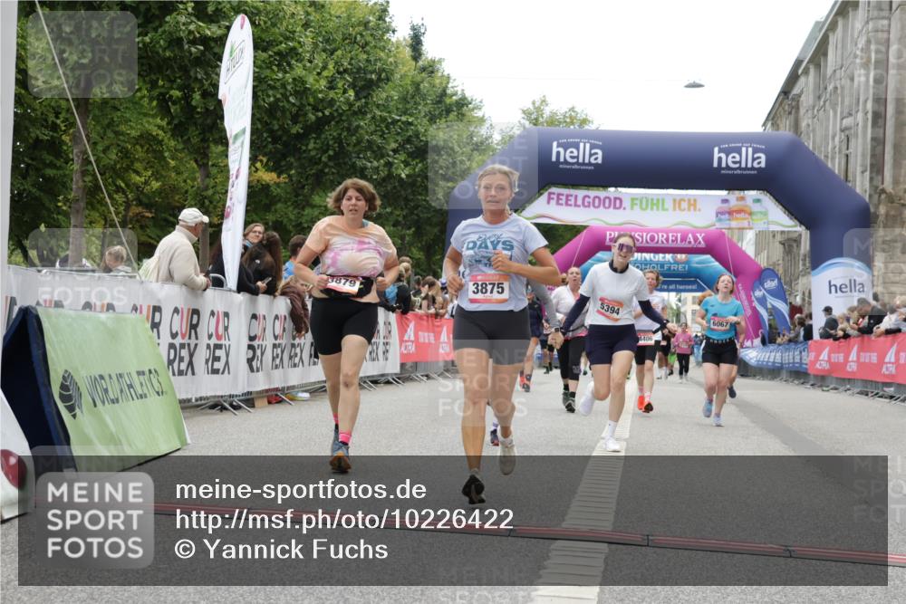 06.09.2026 - CURREX Alsterlauf Yannick Fuchs http://msf.ph/oto/10226422 06.09.2026 10:18:42 Ziel 2271, 2287, 2651, 2656, 3052, 3421, 3875, 3879, 4406, 4648, 5394, 5489, 6067, 8001 meine-sportfotos.de