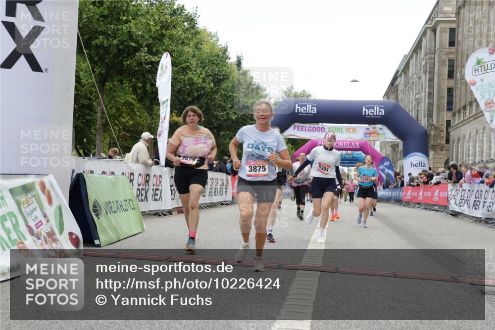 06.09.2026 - CURREX Alsterlauf Yannick Fuchs http://msf.ph/oto/10226424 06.09.2026 10:18:43 Ziel 2271, 2287, 2651, 2656, 3052, 3421, 3875, 3879, 4406, 4648, 4857, 5394, 5489, 6067, 8001 meine-sportfotos.de